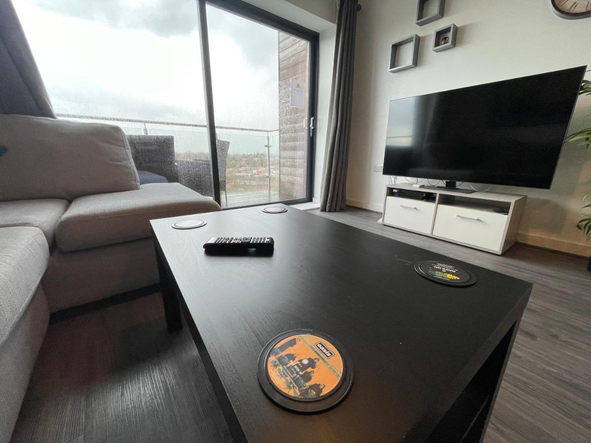 Balcony Marina Apartment With City Skyline Views - Free Secure Parking Manchester Dış mekan fotoğraf